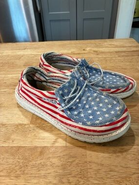 Hey Dude Wally Youth Stars n Stripes  Youth-224MS Youth Size Y2 Used Y
